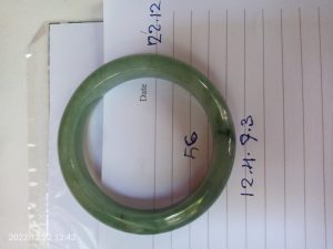 本翡翠バングル