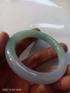 本翡翠バングル