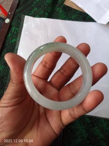 氷翡翠バングル