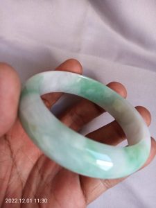 本翡翠バングル