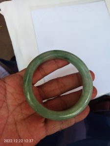 本翡翠バングル