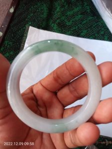 氷翡翠バングル