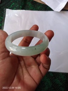 氷翡翠バングル