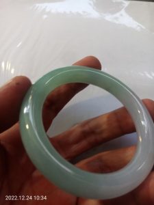 本翡翠バングル