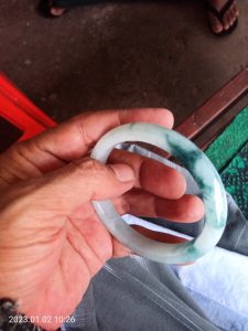 本翡翠バングル