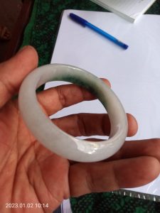 本翡翠バングル