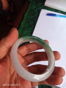本翡翠バングル
