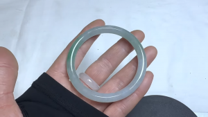 氷翡翠バングル