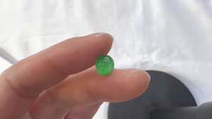 蛍光翡翠ルース