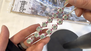 氷翡翠ネックレス