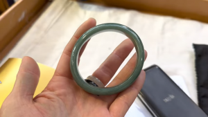 本翡翠卵型バングル