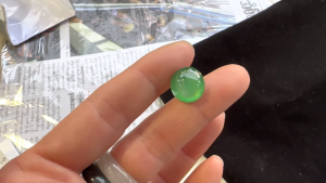 蛍光翡翠ルース