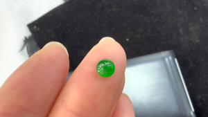 蛍光翡翠ルース