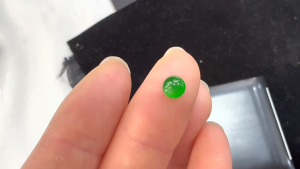 蛍光翡翠ルース