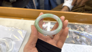 本翡翠バングル