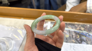 本翡翠バングル