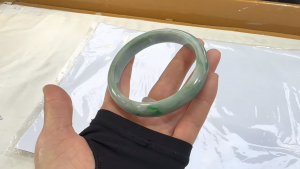 本翡翠バングル