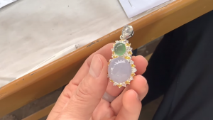 ラベンダー翡翠ペアルース