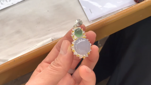 ラベンダー翡翠ペアルース