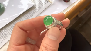 ろうかん翡翠ルース