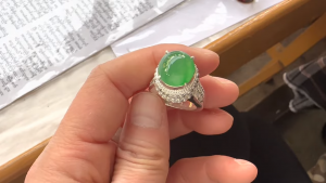 ろうかん翡翠ルース