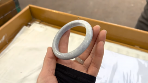 ラベンダー翡翠バングル