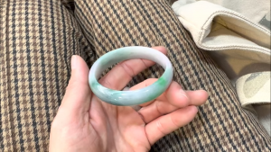 本翡翠バングル