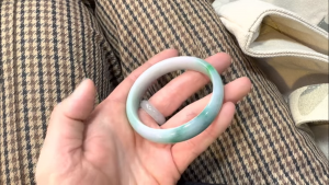 本翡翠バングル