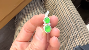 蛍光翡翠ペアルース