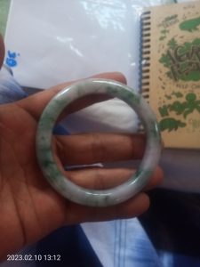 本翡翠バングル