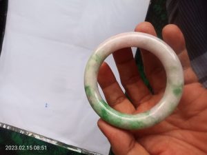 本翡翠バングル