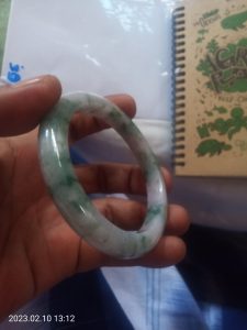 本翡翠バングル