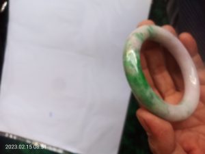 本翡翠バングル