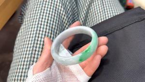 本翡翠バングル