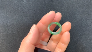 高級くりぬき翡翠リング