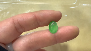 蛍光翡翠ルース