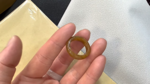 黄翡翠くりぬきリング