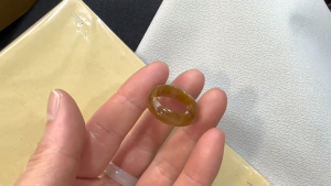 黄翡翠くりぬきリング