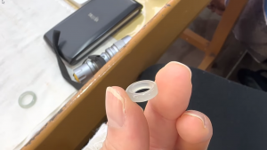 ペンダント付き氷翡翠くりぬきリング