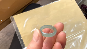 氷翡翠くりぬきリング