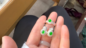 蛍光翡翠セットルース