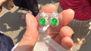 蛍光翡翠ペアルース