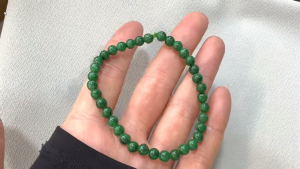 本翡翠ビーズブレスレット