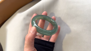 氷翡翠バングル