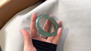 本翡翠バングル