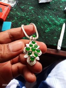 ろうかん翡翠ペンダント