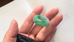 くりぬき翡翠リング