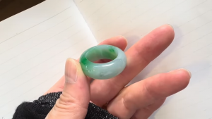 くりぬき翡翠リング