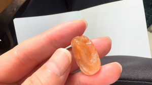 黄翡翠カービング