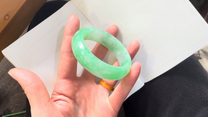 高級翡翠バングル